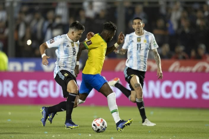 Brasil e Argentina empatam sem gols em jogo muito disputado
