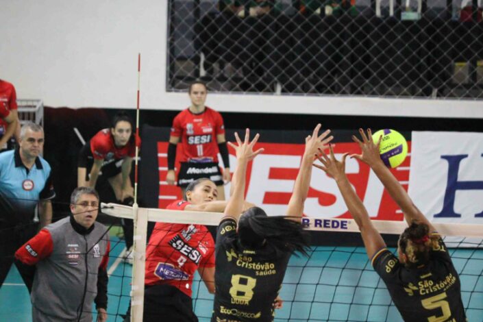 Pinheiros e Osasco fazem decisão do Campeonato Paulista de Vôlei