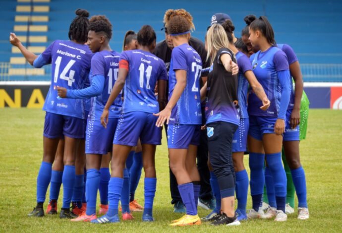 Bragantino vence Taubaté e fica mais perto da vaga na final da Copa Paulista  Feminina