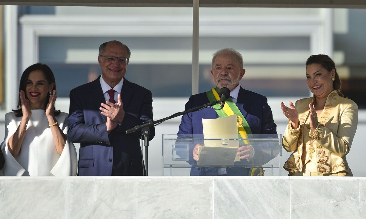 Discurso do presidente Lula no Parlatório do Palácio do Planalto - PortalR3 • Criando Opiniões Discurso do presidente Lula no Parlatório do Palácio do Planalto - PortalR3 • Criando Opiniões
