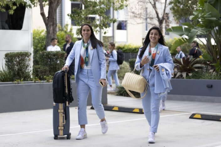 Seleção brasileira desembarca na Austrália para Copa do Mundo Feminina