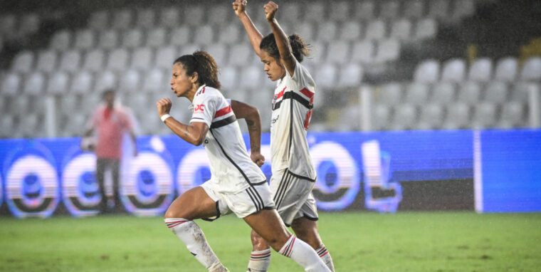 Corinthians bate São Paulo no fim e leva Paulista feminino com