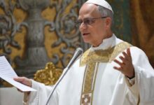 Depois de eleito, Leão XIV celebra sua primeira missa com os cardeais. Em sua homilia, citou o Concílio Vaticano II, Santo Inácio de Antioquia e seu predecessor Francisco.