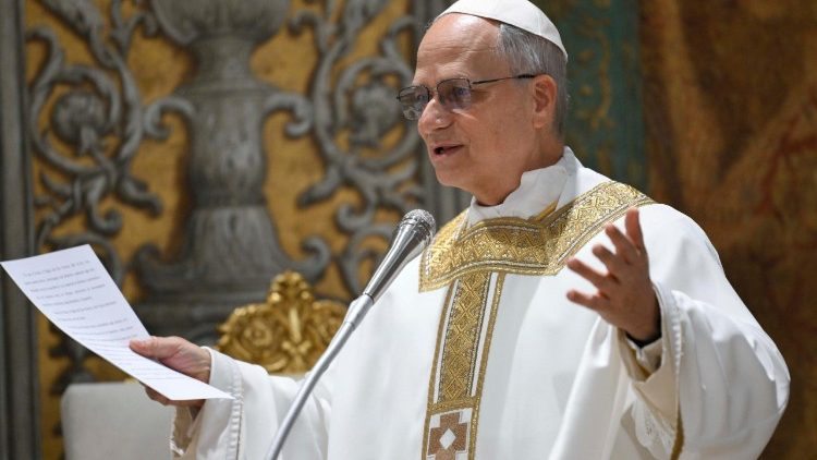 Depois de eleito, Leão XIV celebra sua primeira missa com os cardeais. Em sua homilia, citou o Concílio Vaticano II, Santo Inácio de Antioquia e seu predecessor Francisco.