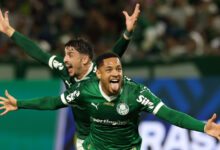 O jogador Vitor Roque, da SE Palmeiras, comemora seu gol contra a equipe do São Paulo FC, durante partida válida pela oitava rodada, do Campeonato Brasileiro, Série A, na Arena Barueri. (Foto: Cesar Greco/Palmeiras/by Canon)