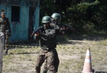 Miltiares do Exército durante treinamento.