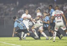 Lance da partida entre São Paulo e Grêmio