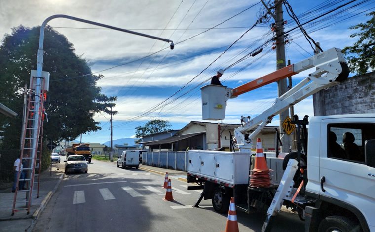 Prefeitura de Tremembé instala mais 14 câmeras do COI em nova etapa de monitoramento, fortalecendo a segurança em bairros estratégicos da cidade.