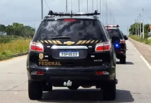 Viaturas da Polícia Federal.