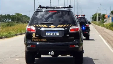 Viaturas da Polícia Federal.