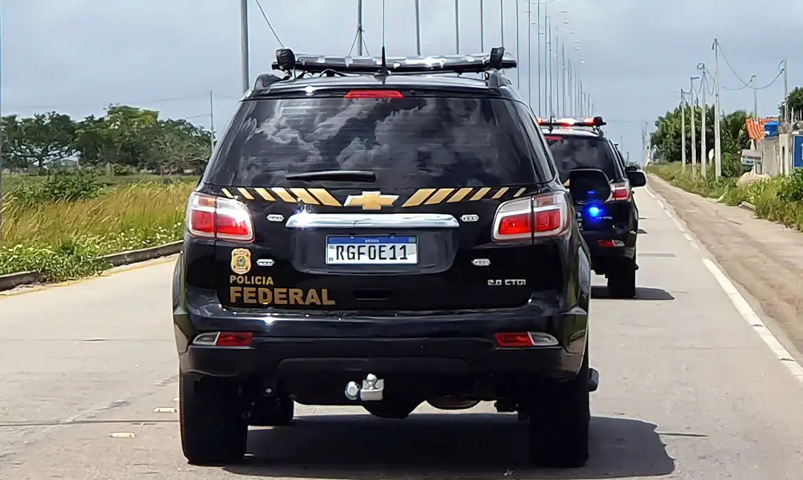 Viaturas da Polícia Federal.