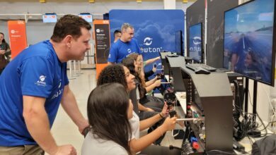 Alunos da escola estadual Maria Dolores participam de atividades do Newton in Box no Aeroporto de São José - Foto: PMSJC