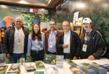 Na foto com os representantes de Pinda, a coordenadora de turismo da Secretaria de Turismo e Viagens do Estado de São Paulo Ana Clemente e o secretário de Turismo do Estado, Roberto Lucena