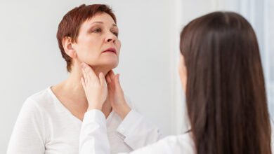 Bactéria comum na boca pode ajudar a prever evolução do câncer de cabeça e pescoço, aponta estudo