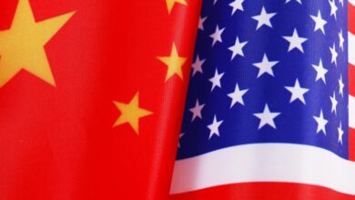 Bandeira dos Estados Unidos e da China.