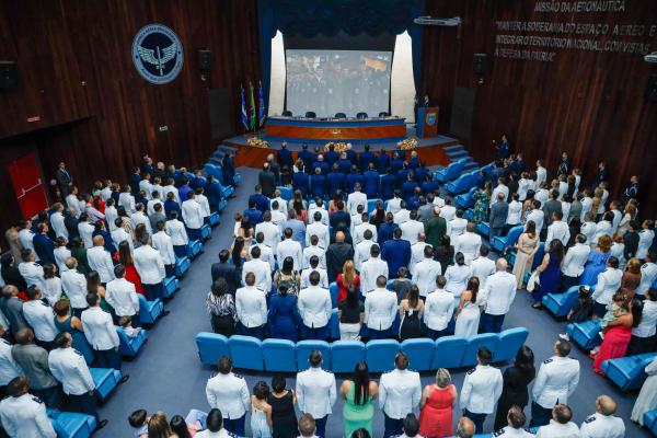 FAB celebra formatura de 156 capitães na EAOAR