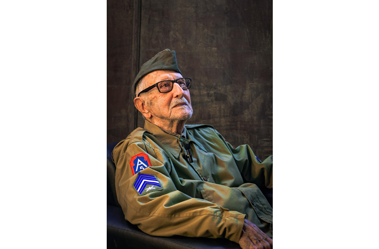 Capitão Elmo Diniz, herói da FEB, falece aos 103 anos em Porto Alegre. Exemplo de patriotismo e coragem, deixa legado à história nacional.