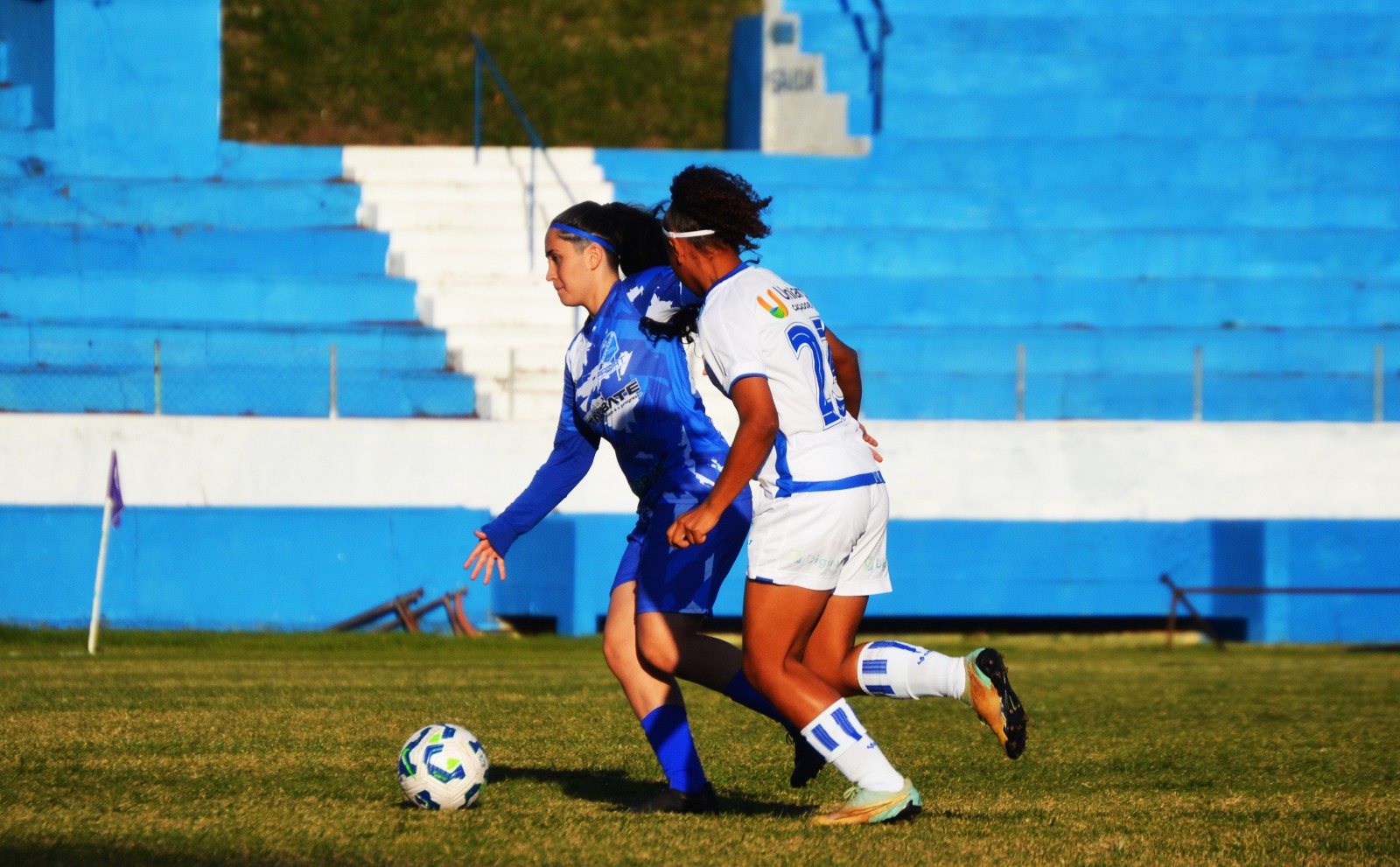 Lavínia Alves autora dos gols na vitória de hoje