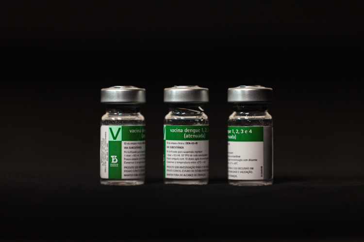 Instituto estruturou rede nacional de 16 centros de pesquisa para avaliar o imunizante da dengue; expertise permitiu acelerar estudo de vacina na pandemia