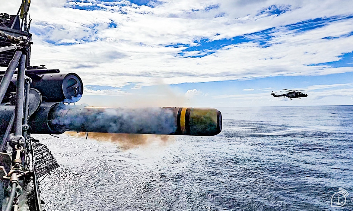 Momento exato do lançamento do Torpedo MK-46 pela Fragata “Independência”