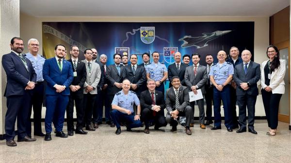 Encontro abordou ações da FAB, desafios operacionais e fortaleceu o diálogo com o Legislativo