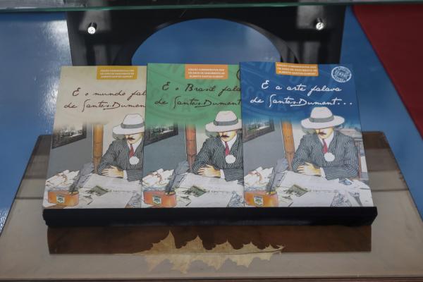 A publicação é o volume final de uma trilogia dedicada à memória de Alberto Santos-Dumont, um dos maiores inventores da história e figura central na consolidação da aviação