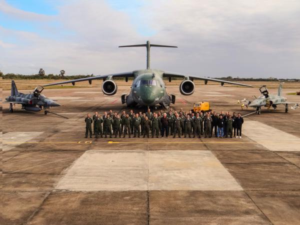 FAB realiza avaliação do sistema de autodefesa do KC-390 Millennium