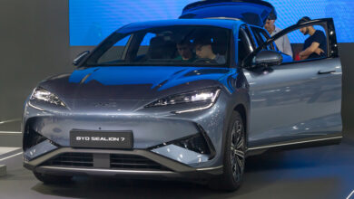 Barcelona, Espanha - 19 de maio de 2025: BYD Sealion 7 em exibição no Automobile Barcelona 2025 em Barcelona, Espanha.