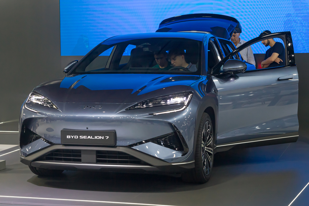 Barcelona, Espanha - 19 de maio de 2025: BYD Sealion 7 em exibição no Automobile Barcelona 2025 em Barcelona, Espanha.