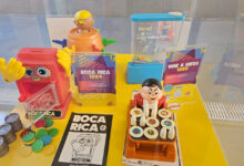 Cada item exposto carrega uma história, despertando memórias afetivas e conectando infância e presente, crianças e adultos.