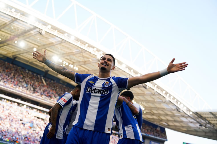 Borja Sainz, com uma excelente exibição, apontou dois golos , e foi o homem do jogo