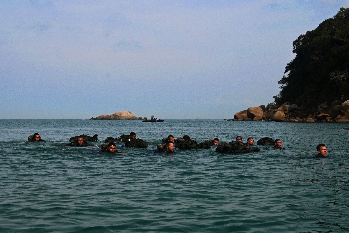 Treinamento incluiu técnicas de infiltração, nado em formação e tiro sob fadiga, elevando o nível de prontidão operacional da tropa