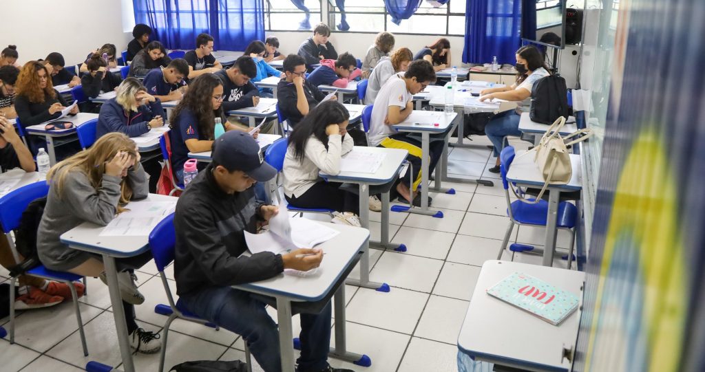 Estudantes com nota menor ou igual a 5 fazem prova de recuperação do 1º semestre a partir desta quarta (6)