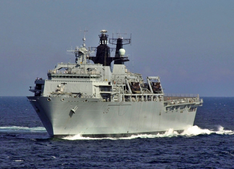HMS “Bulwark” será o segundo maior navio da Esquadra 