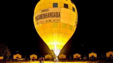 Balão com o letreiro 'Conheça Pindamonhangaba', usado em ações de promoção do turismo em Pindamonhangaba