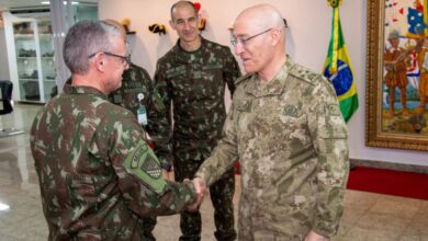 Exército Brasileiro e Turco.