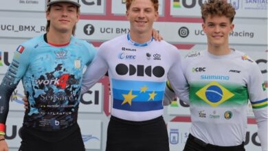Lucas Zimmermann comemora medalha de bronze inédita para o Brasil na Sub-23 da Copa do Mundo de BMX Racing em Santiago del Estero.