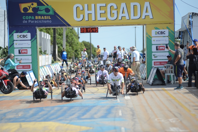 Etapa da Copa Brasil de Paraciclismo em João Pessoa reuniu 160 atletas e terminou com prova de resistência marcada por finais emocionantes.