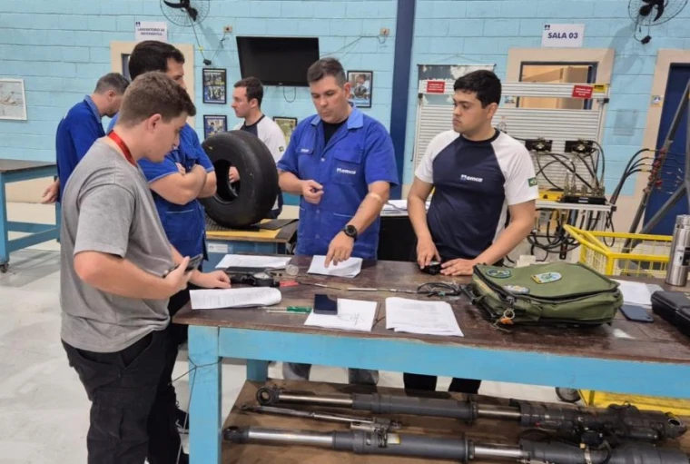 O processo seletivo contará com uma prova objetiva, com 60 questões divididas entre as seguintes disciplinas: matemática, português, física e inglês.