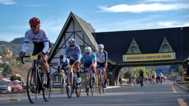 Ciclistas durante o L'Étape Brasil 2025 em Campos do Jordão