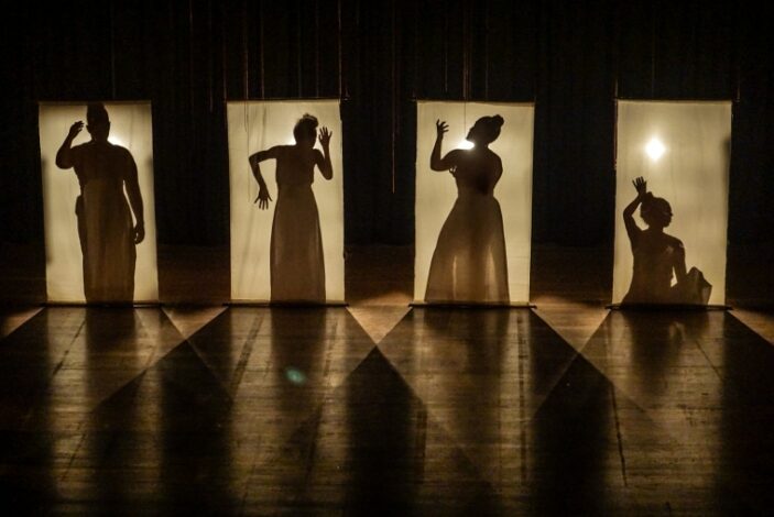 Cia O Clã da Dança apresenta espetáculo Akai Ito no Festival Internacional de Teatro do Movimento, na Colômbia.