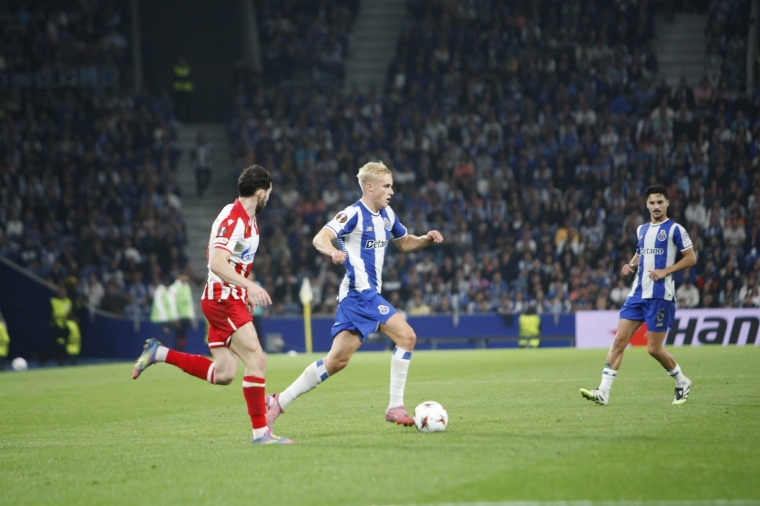 Viktor Froholdt entrou na segunda parte para dar outra dinâmica ao meio-campo dos dragões 