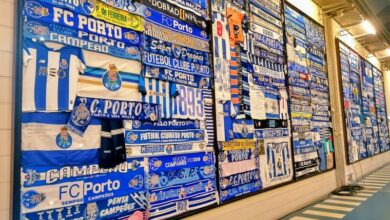 No encontro entre os dragões e o Estrela Vermelha, para a Liga Europa, já foi possível ver expostas as largas centenas de objetos que foram deixadas à volta do estádio aquando do seu falecimento