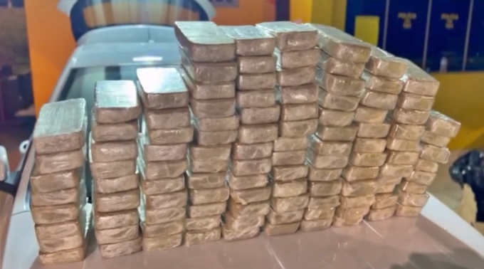 PRF apreende drogas em abordagem na Via Dutra em Caçapava