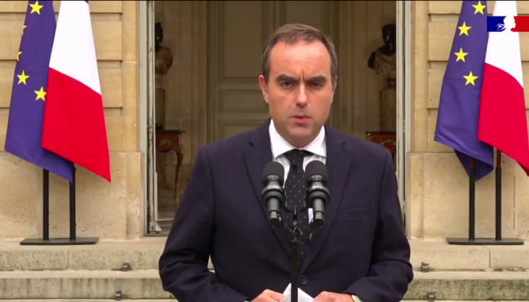 O primeiro-ministro francês, Sébastien Lecornu, renunciou ao cargo nesta segunda-feira, 6, horas após anunciar a composição de um novo gabinete