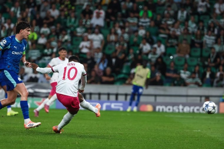 O momento do golo do empate dos leões, da autoria do moçambicano Geny Catamo