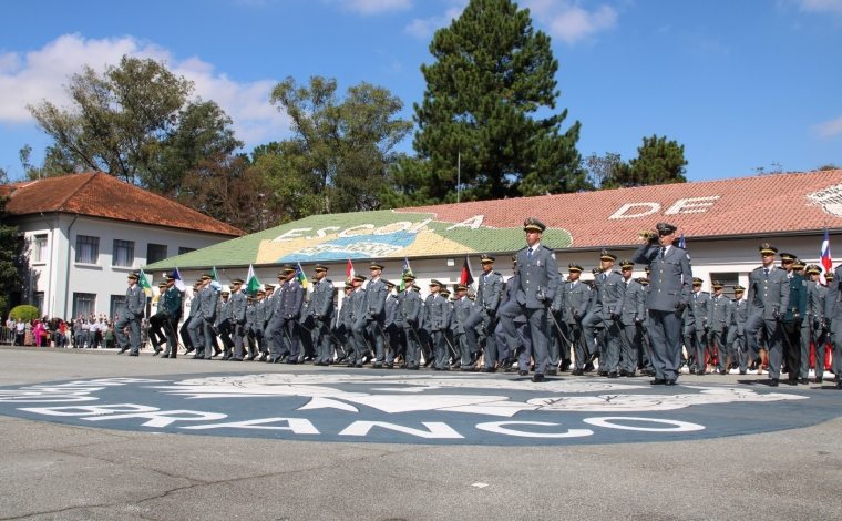 Alunos da Polícia Militar de São Paulo durante formatura na Academia do Barro Branco