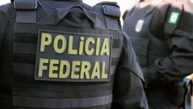 Mulher e acompanhante informaram que portavam artefato em suas bolsas