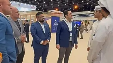 Anúncio foi feito pelo Prefeito Carlos Eduardo (Caê) após encontro com Sharif Al Suawaid na Cúpula das Cidades da Ásia-Pacífico, em Dubai.