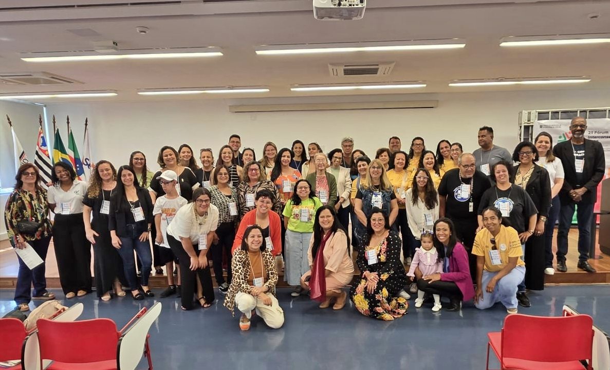 Com o tema central “Unindo Saberes e Vozes: o papel dos Conselhos no desenvolvimento de Pindamonhangaba”, o evento reuniu representantes de diversos conselhos municipais, gestores públicos, profissionais e membros da sociedade civil, em um amplo espaço de diálogo e construção coletiva.